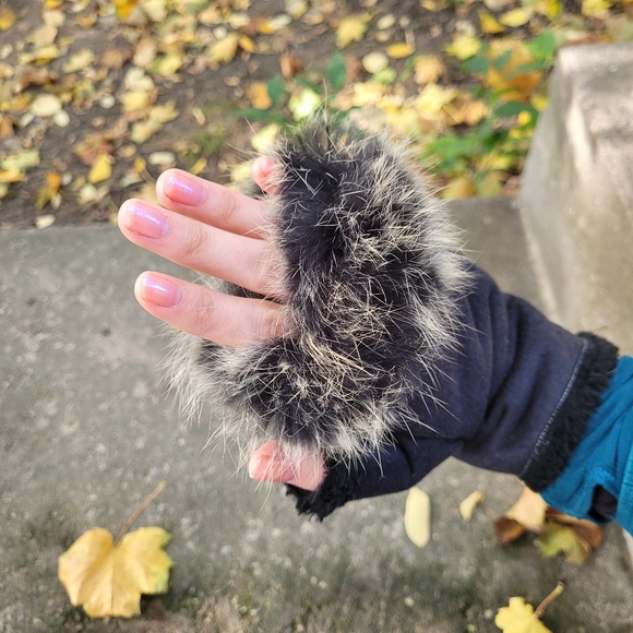 Suede Fur Fingerless Mittens - Picture 2 of 6
